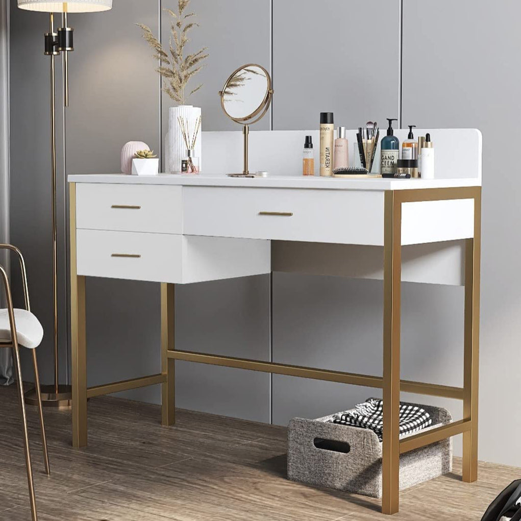 Vitt sminkbord med 3 lådor & guldben