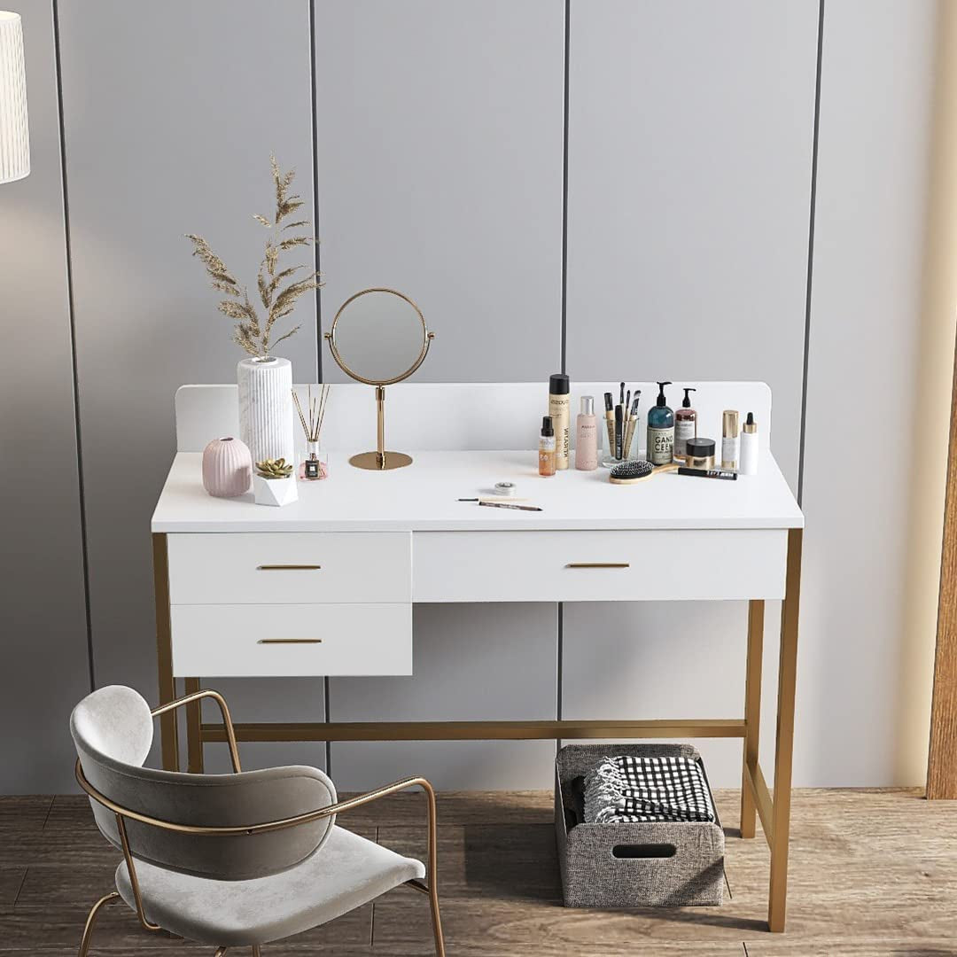 Vitt sminkbord med 3 lådor & guldben